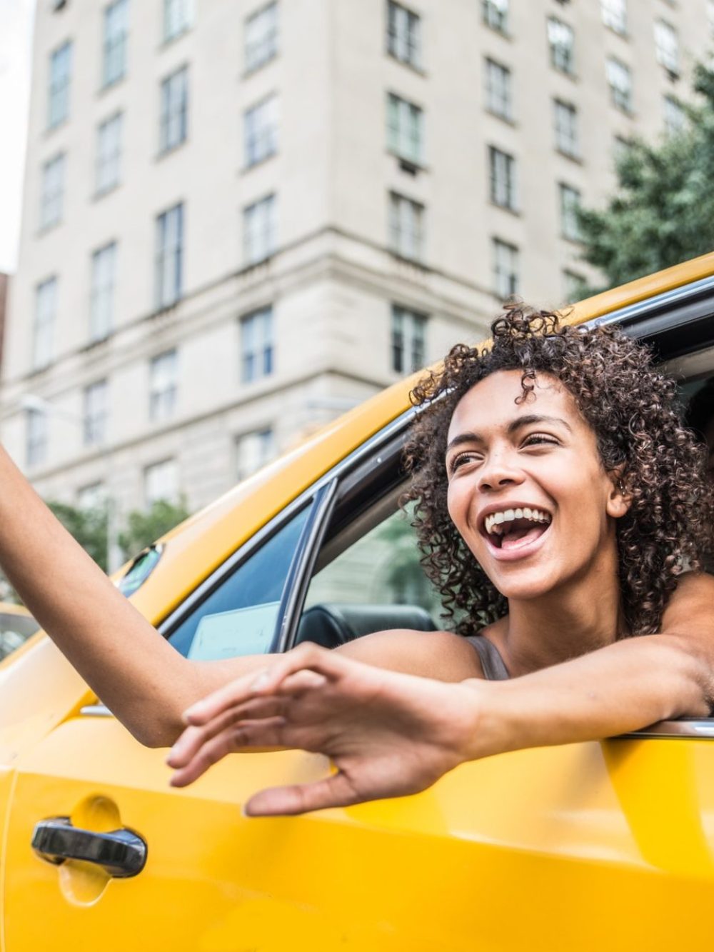 couple-on-a-taxi-in-manhattan-2-e1635074821809.jpg